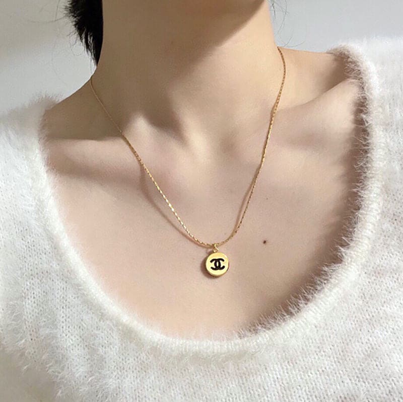 18K  Chanel Pendant Necklace