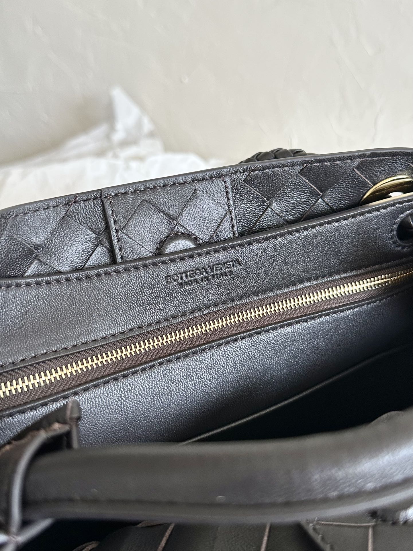 BOTTEGA VENETA SMALL ANDIAMO 25CM BLACK LAMBSKIN
