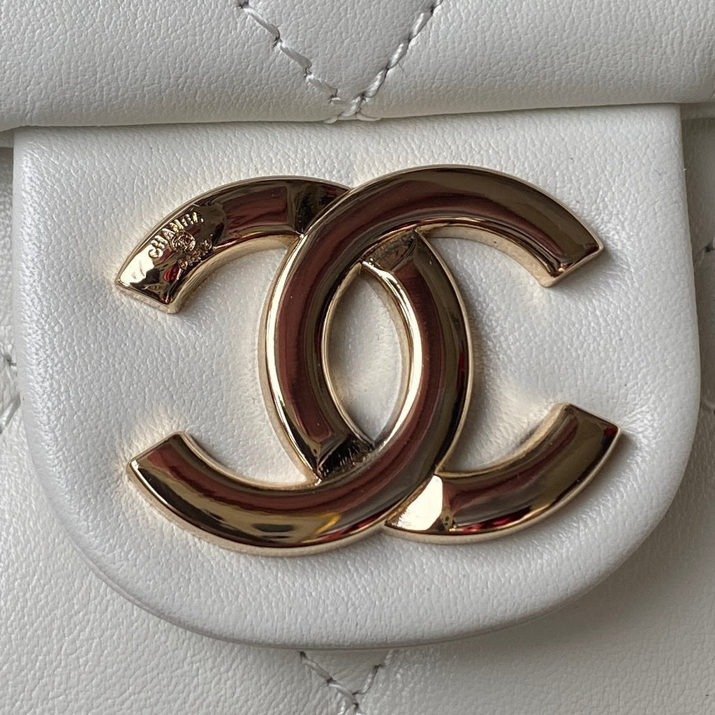 CHANEL HOBO 28CM WHITE LAMBSKIN GOLD HARDWARE