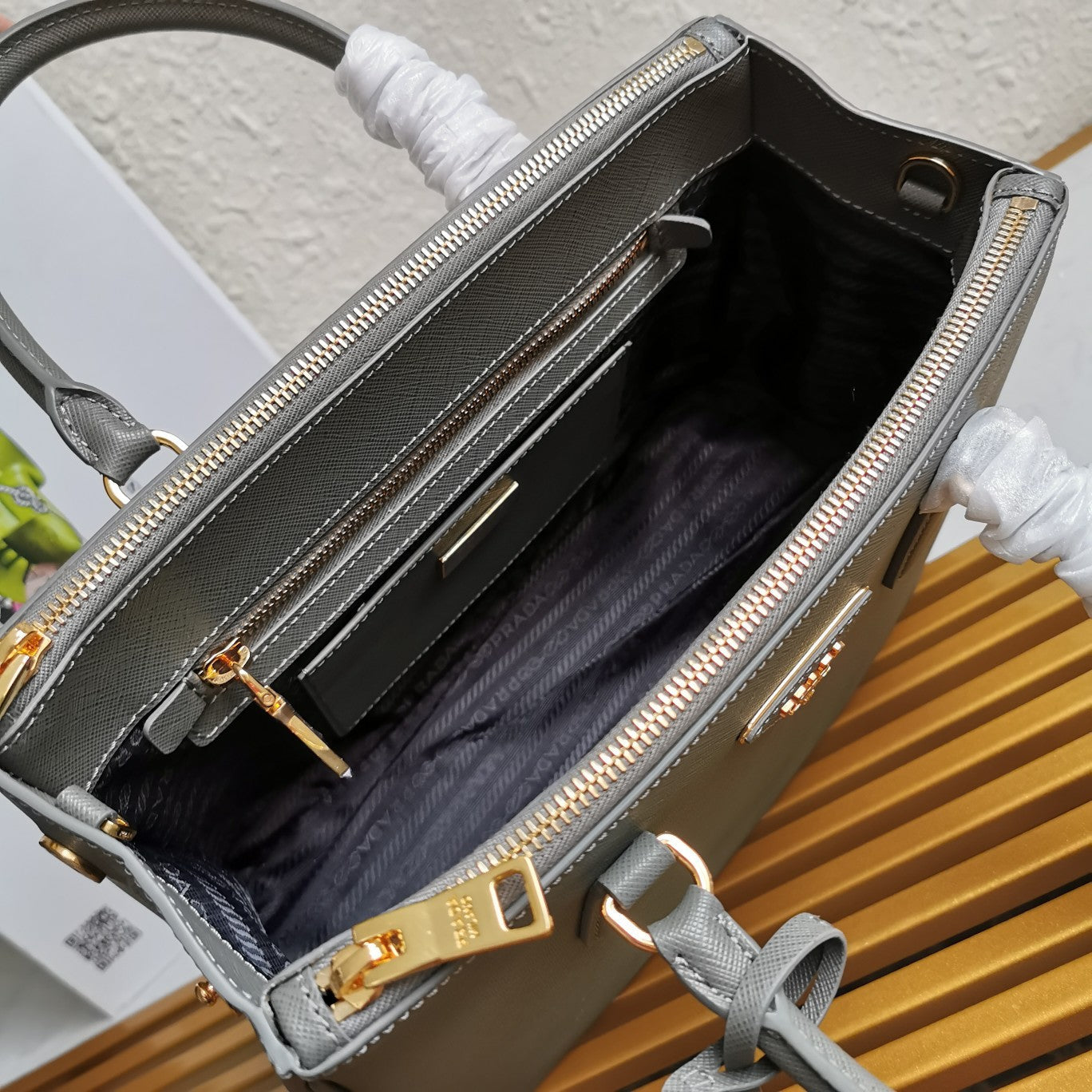 PRADA MEDIUM GALLERIA 28 GREY SAFFIANO LEATHER