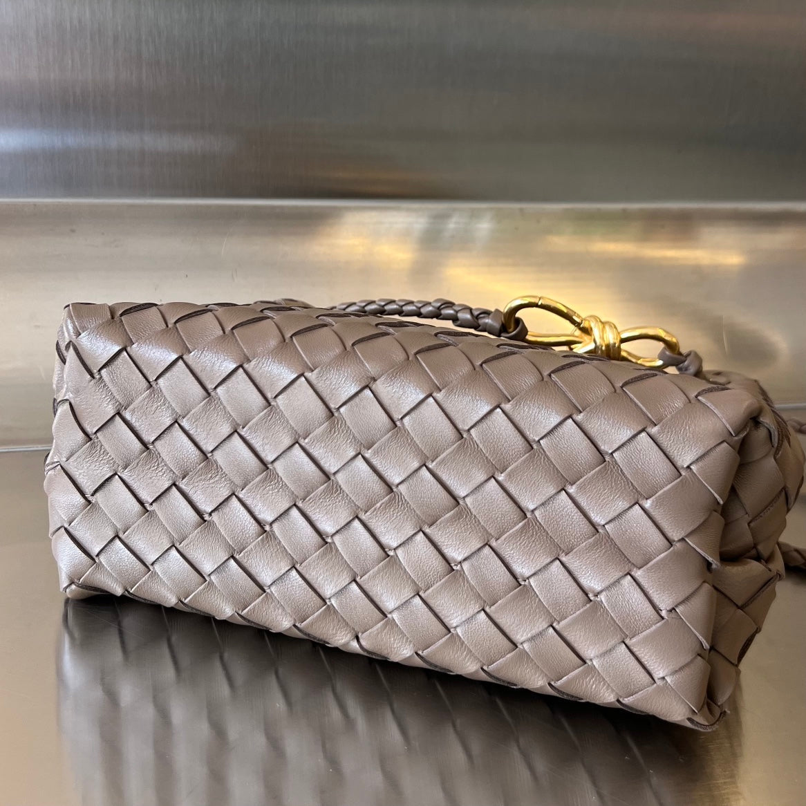 BOTTEGA VENETA SMALL ANDIAMO 25CM CHOCOLATE LAMBSKIN