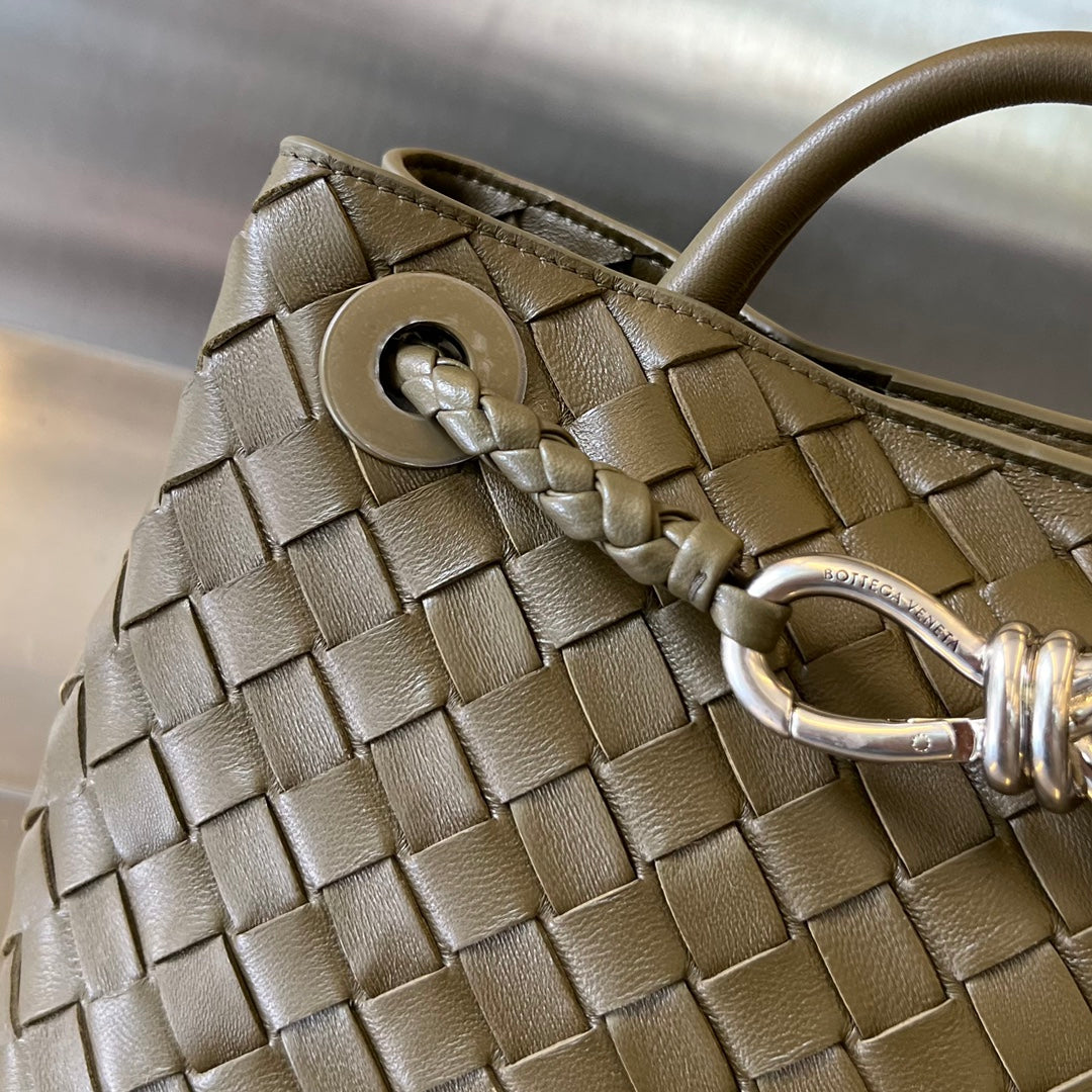 BOTTEGA VENETA SMALL ANDIAMO 25CM DARK OLIVE LAMBSKIN