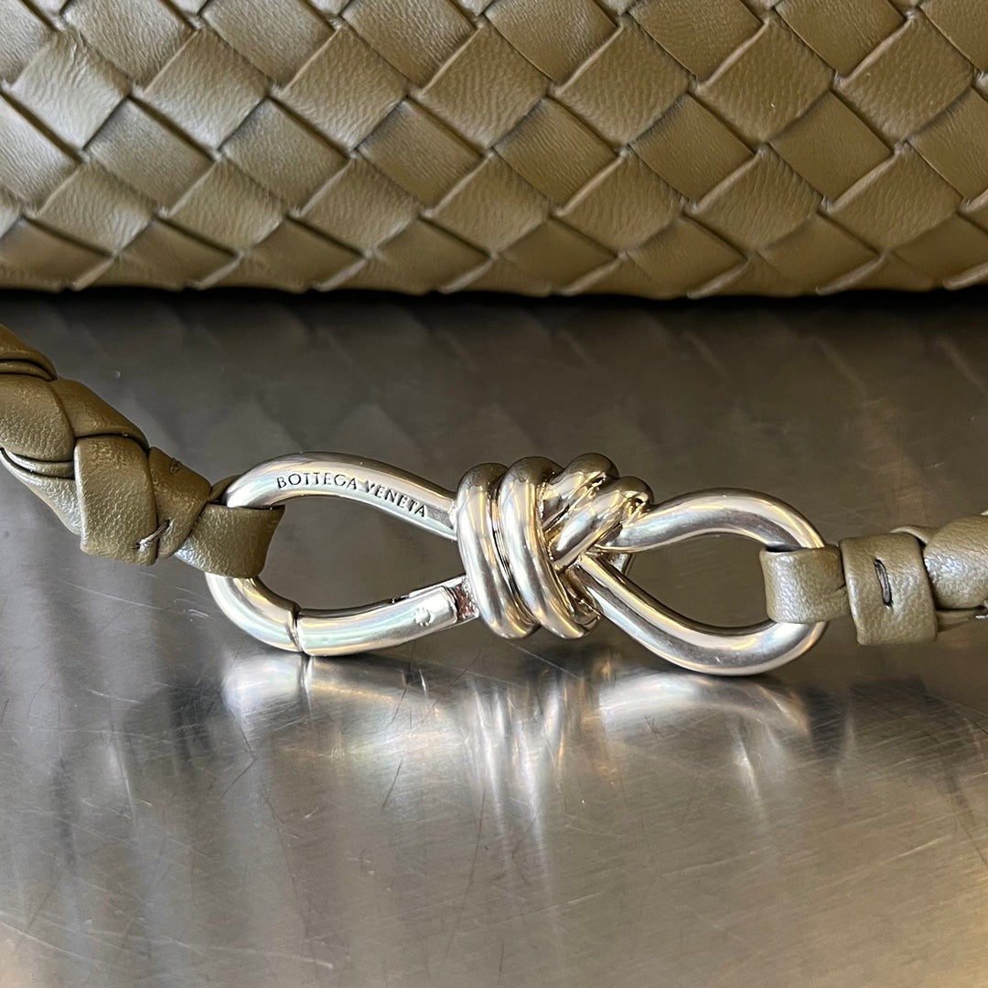 BOTTEGA VENETA MEDIUM ANDIAMO 32CM OLIVE LAMBSKIN