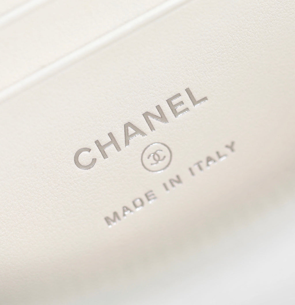 CHANEL VANITY CASE 17 WHITE LAMBSKIN SILVER HARDWARE