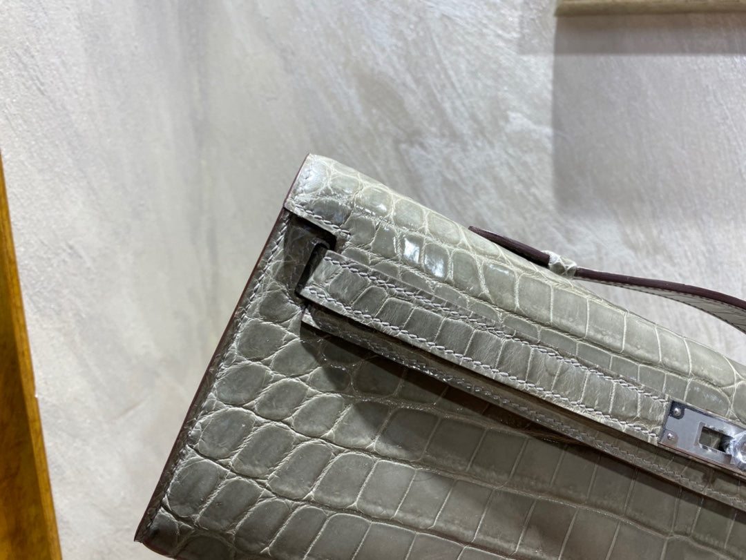 HERMES KELLY CUT 31 IN ASH GRAY SHINNY ALLIGATOR LEATHER WITH SILVER HARDWARE