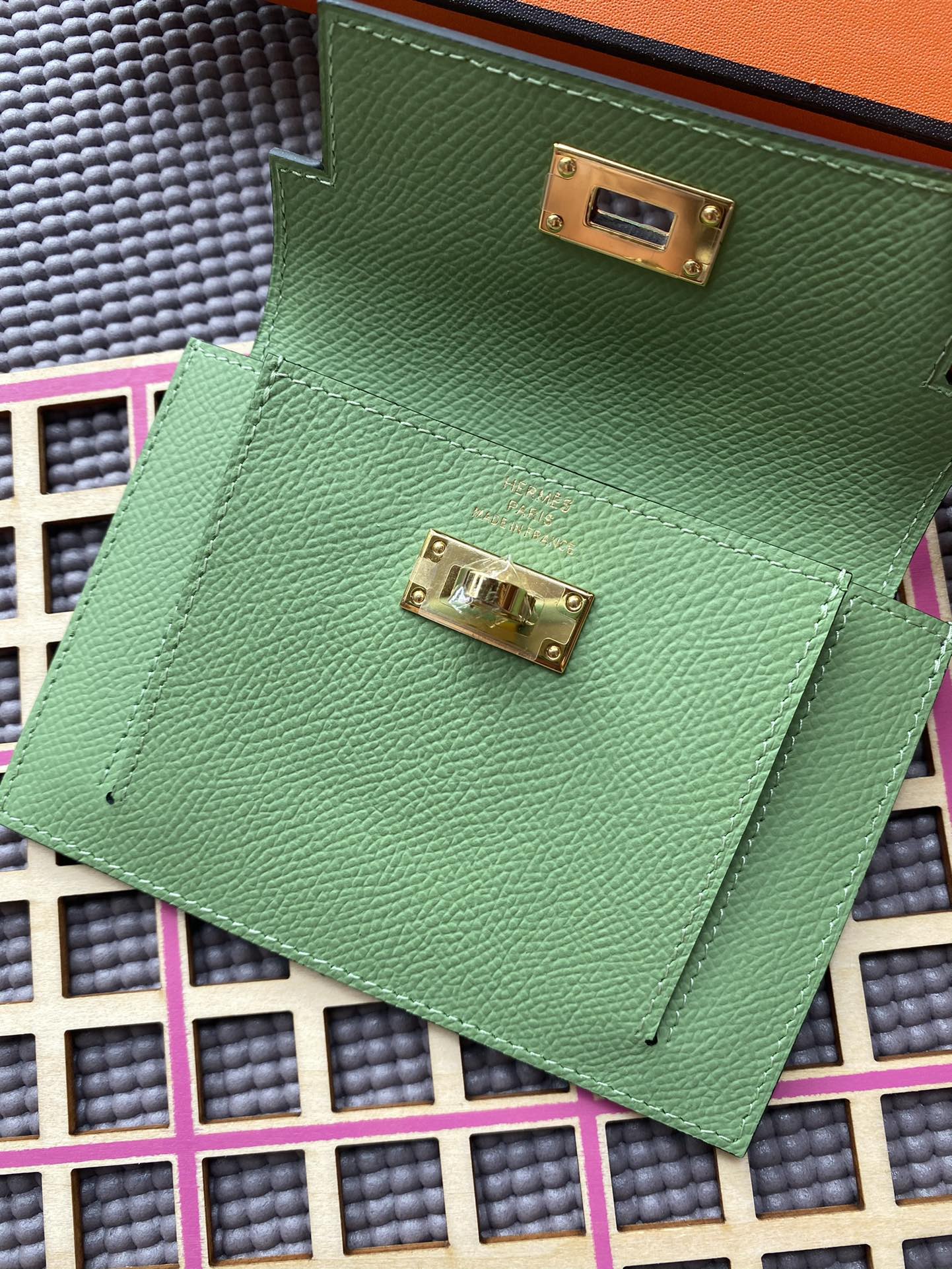 HERMES Kelly Pocket 13.5 Green Epsom Ghw