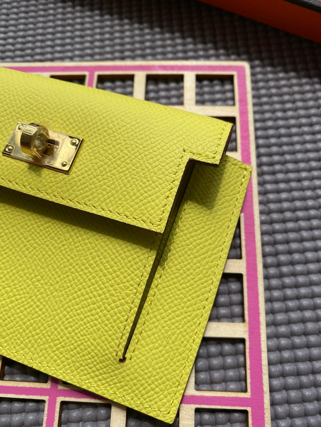 HERMES Kelly Pocket 13.5 Lime Epsom Ghw