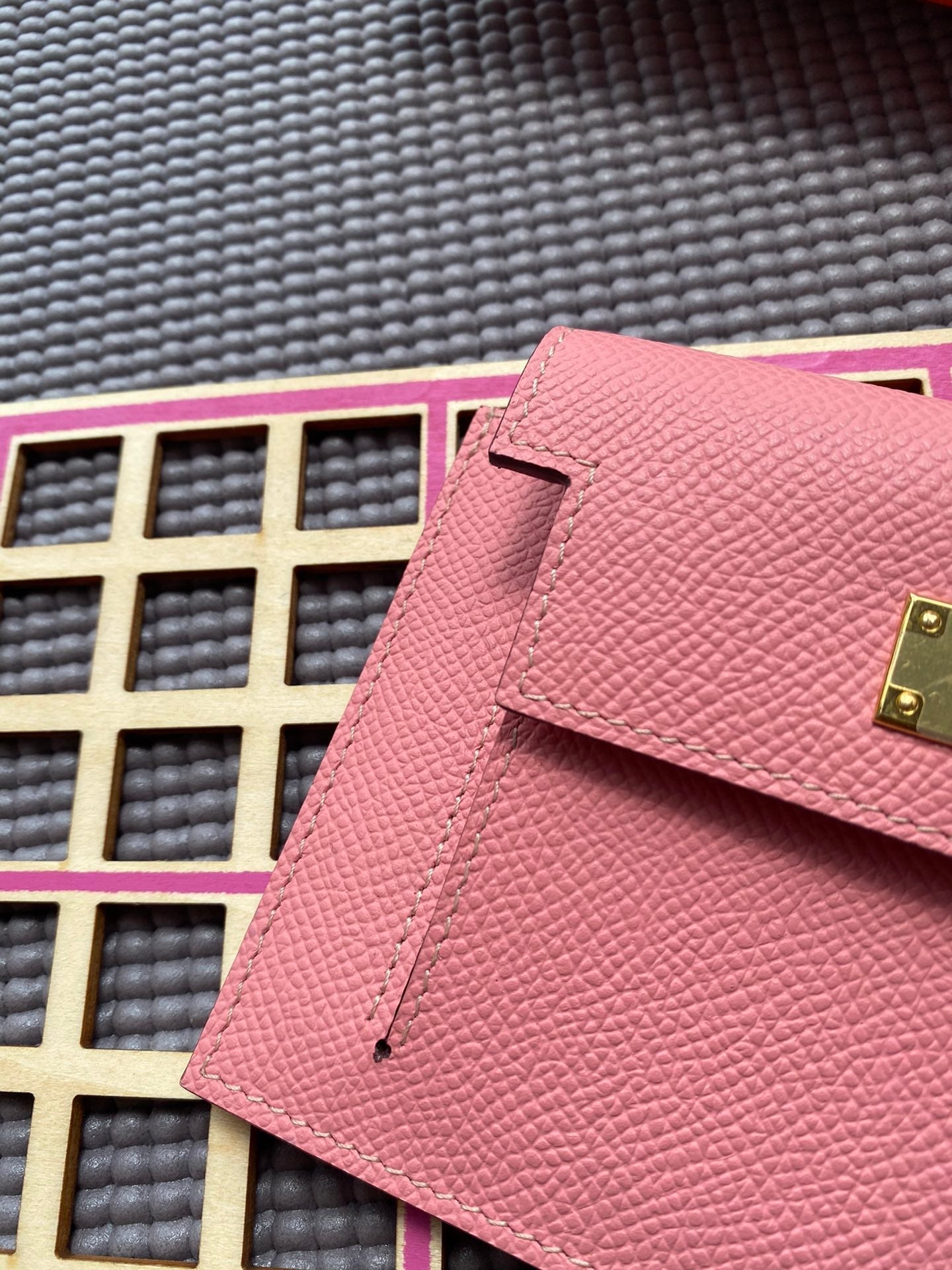 HERMES Kelly Pocket 13.5 Pink Epsom Ghw