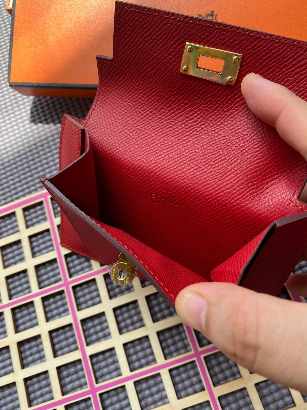 HERMES Kelly Pocket 13.5 Red Epsom Ghw