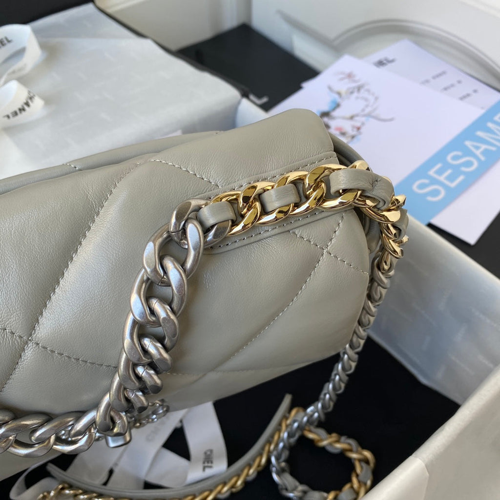 CHANEL MEDIUM 26 FLAP BAG IN LIGHT GREY LAMBSKIN