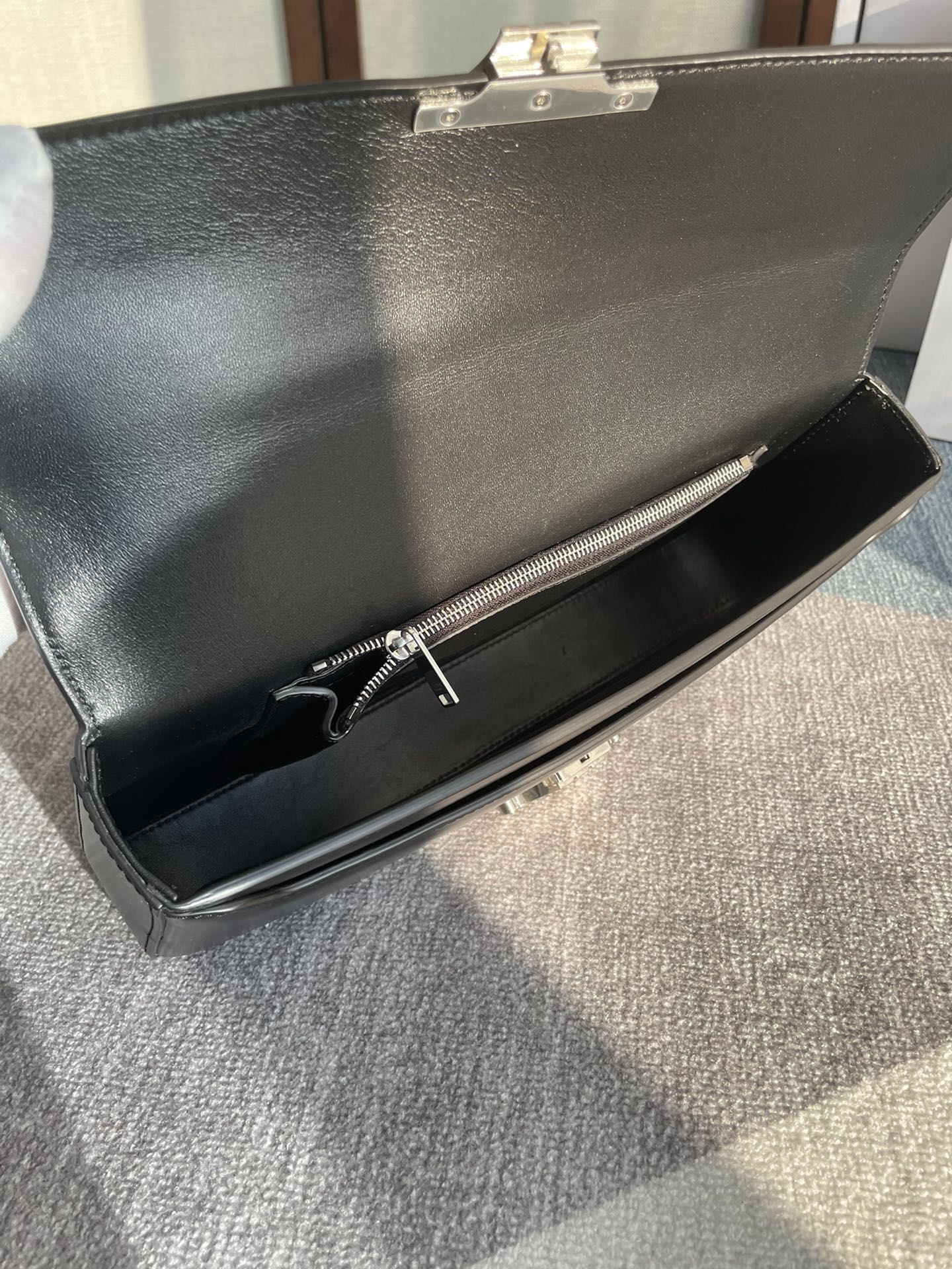 CELINE CHAIN SHOULDER BAG CLAUDE 33 IN BLACK CALFSKIN SILVER HARDWARE