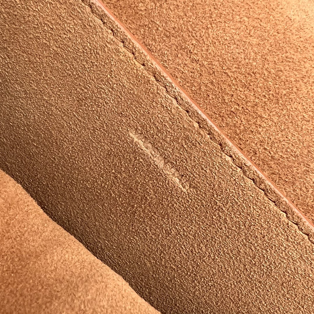 CELINE FOLCO CUIR TRIOMPHE 18 IN RED BROWN CALFSKIN