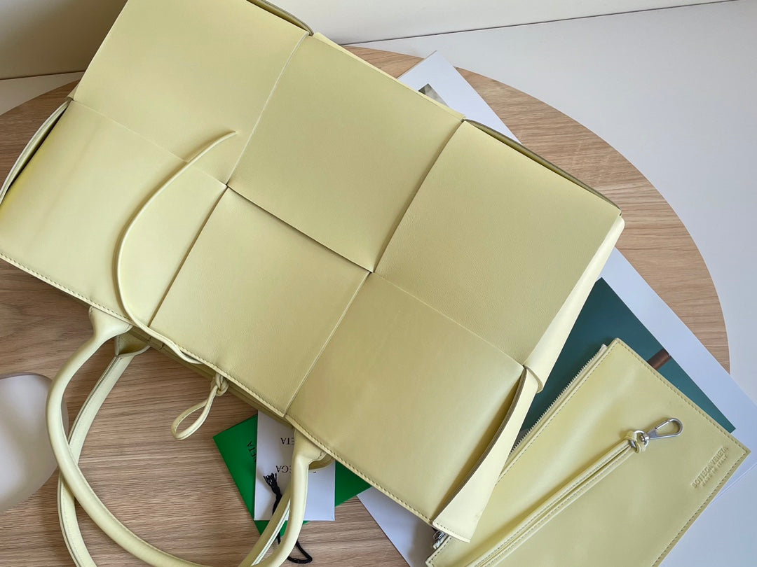 BOTTEGA VENETA ARCO TOTE 36 IN PALE YELLOW CALFSKIN