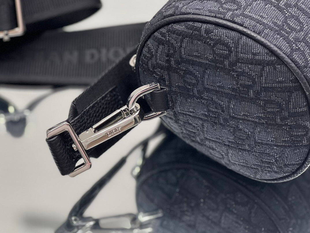 DIOR ROUND BUCKET 21 BAG IN BLACK OBLIQUE JACQUARD