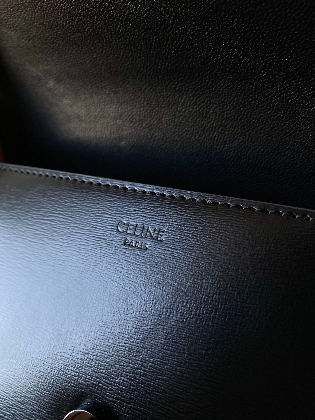 CELINE 20 CHAIN EMBOSSED ARMPIT BAG FULL BLACK CALFSKIN