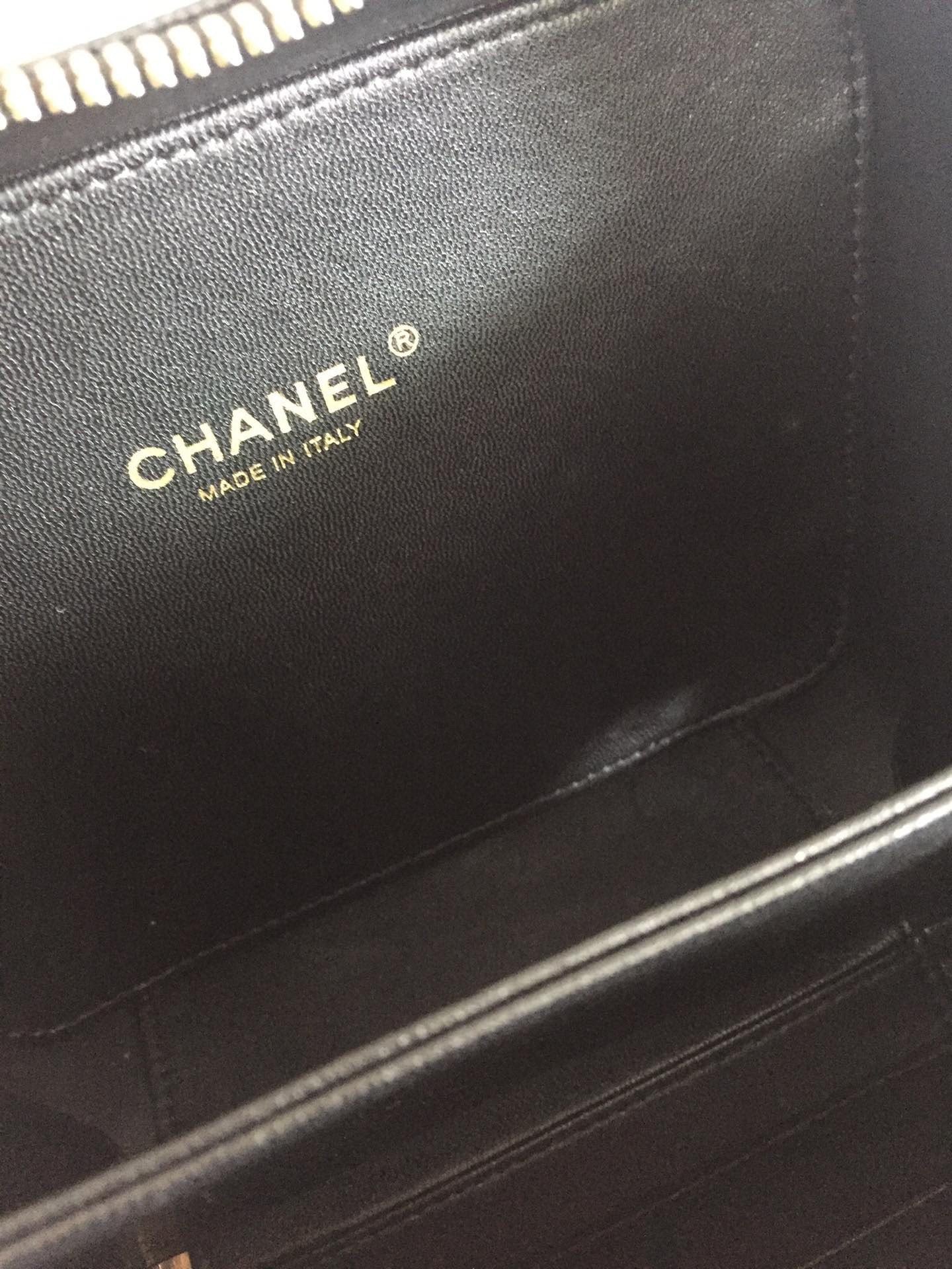 CHANEL MINI 17 VANITY CASE IN BLACK CALFSKIN GOLD HARDWARE