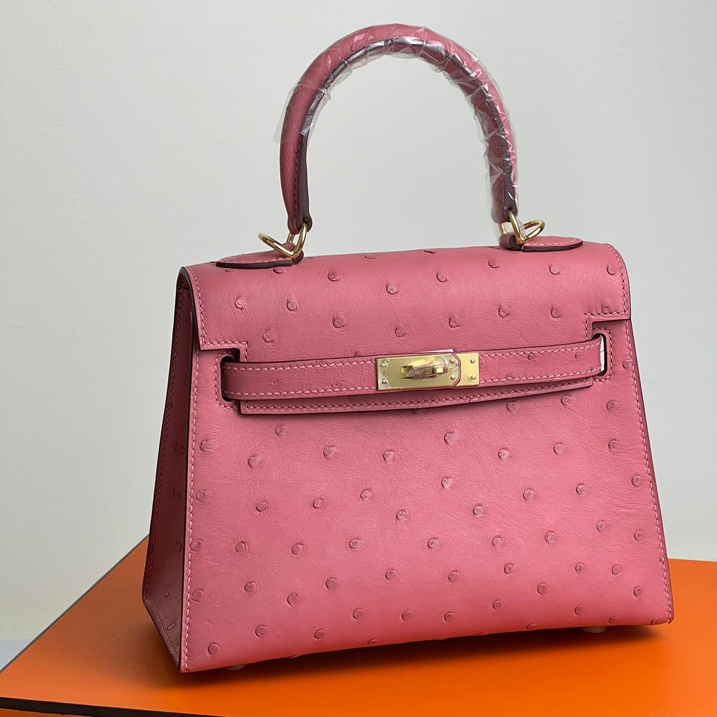 HERMES KELLY BAG 20 IN ROUGE PINK OSTRICH LEATHER WITH GOLD HARDWARE