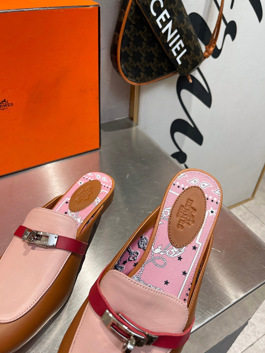 HERMES 0Z MULE CARAMEL AND PASTEL PINK CALFSKIN WITH PATTERN