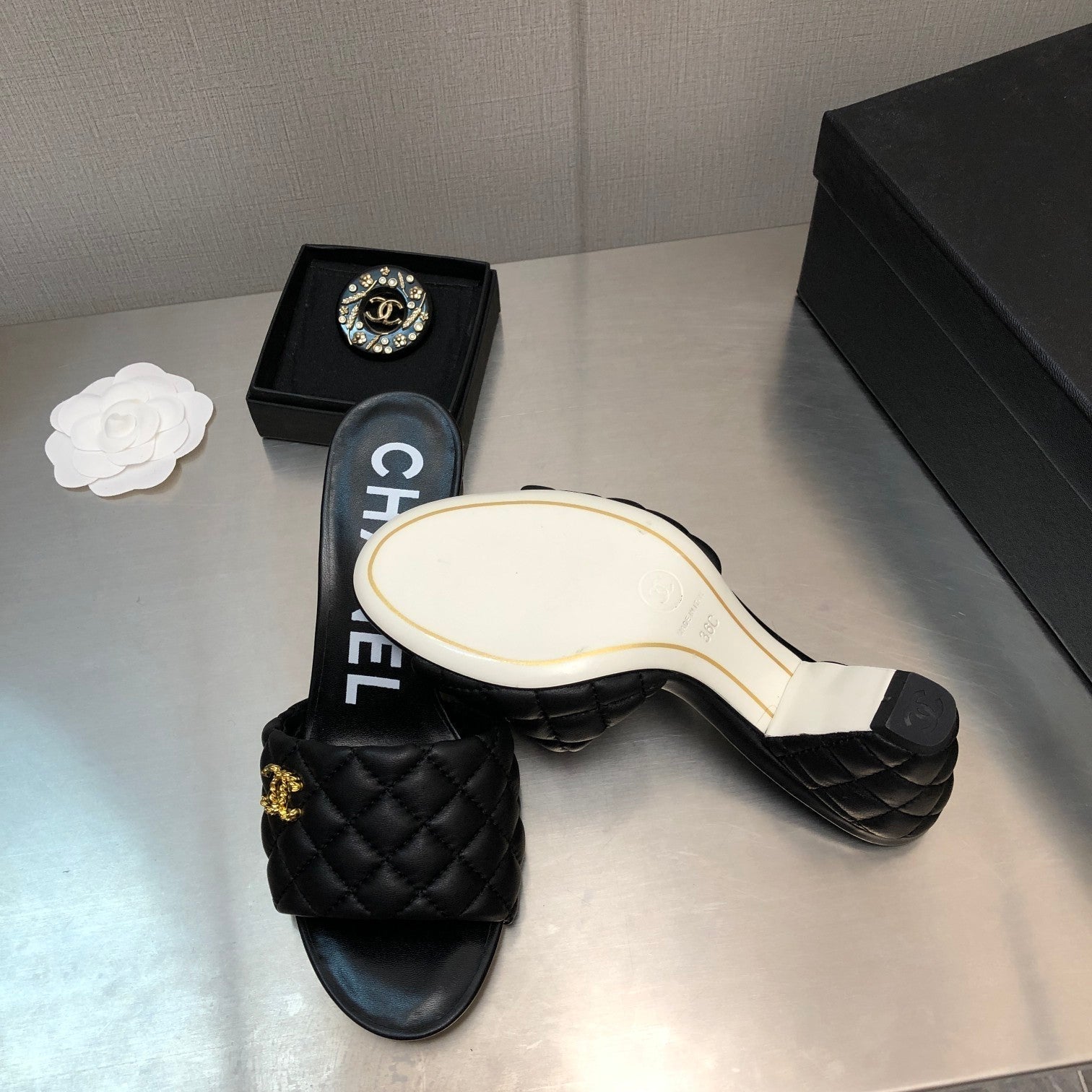 CHANEL DIAMOND-QUILTED 6 CM SANDALS IN BLACK LAMBSKIN
