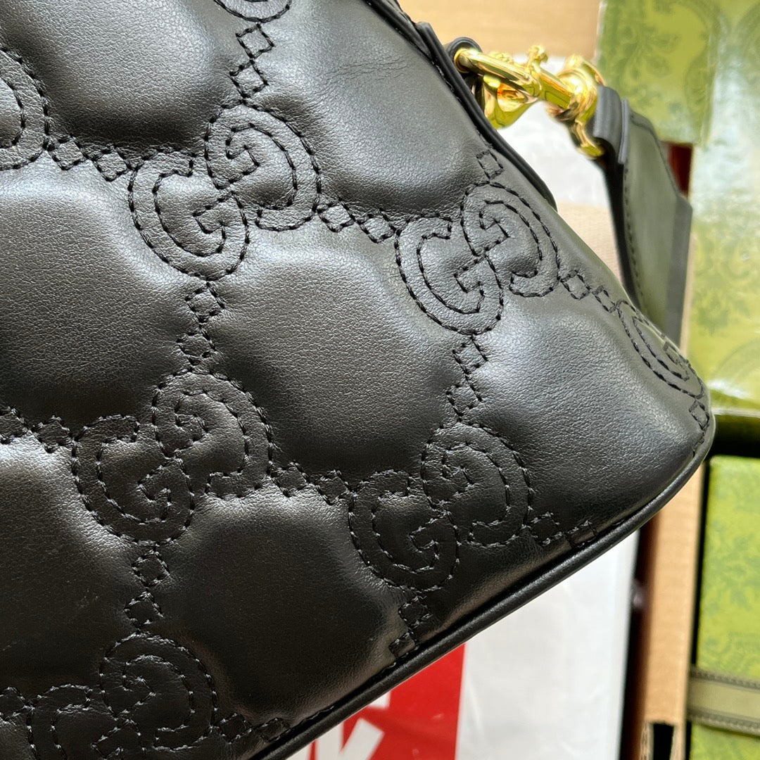 GUCCI MATELASSÉ LEATHER SHOULDER BAG 23 IN BLACK EMBOSSED CALFSKIN GOLD HARDWARE