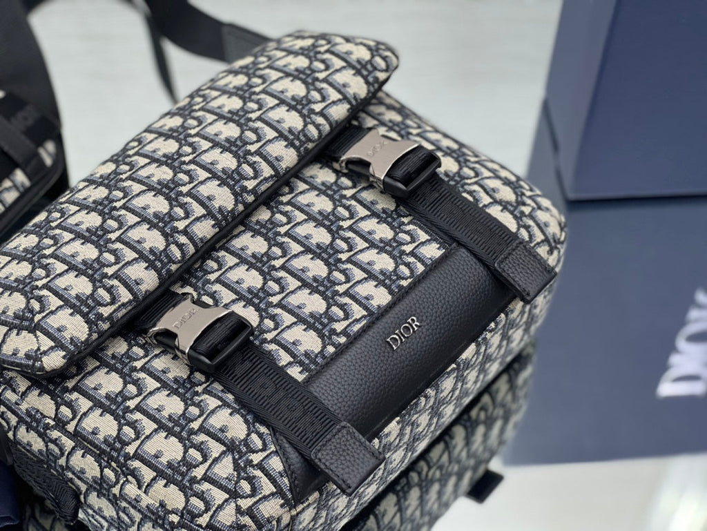 DIOR MEDIUM 31 BAG WITH STRAP IN BEIGE AND BLACK OBLIQUE JACQUARD AND CALFSKIN