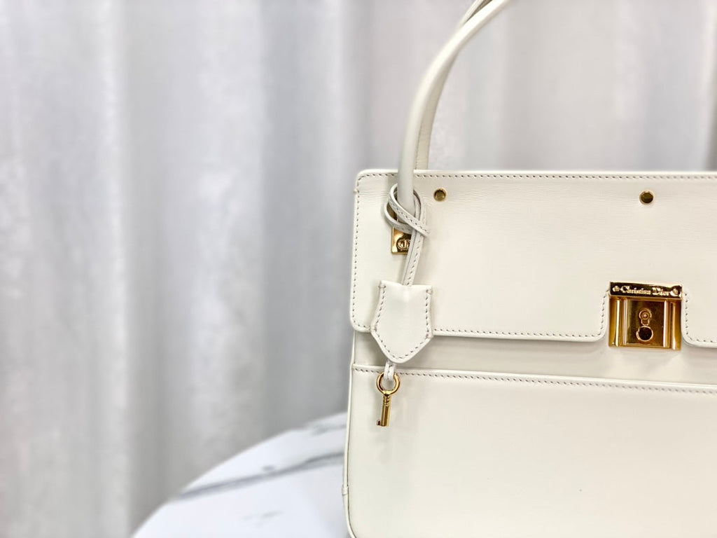DIOR PARISIENNE 30 HANDBAG IN WHITE SMOOTH CALFSKIN