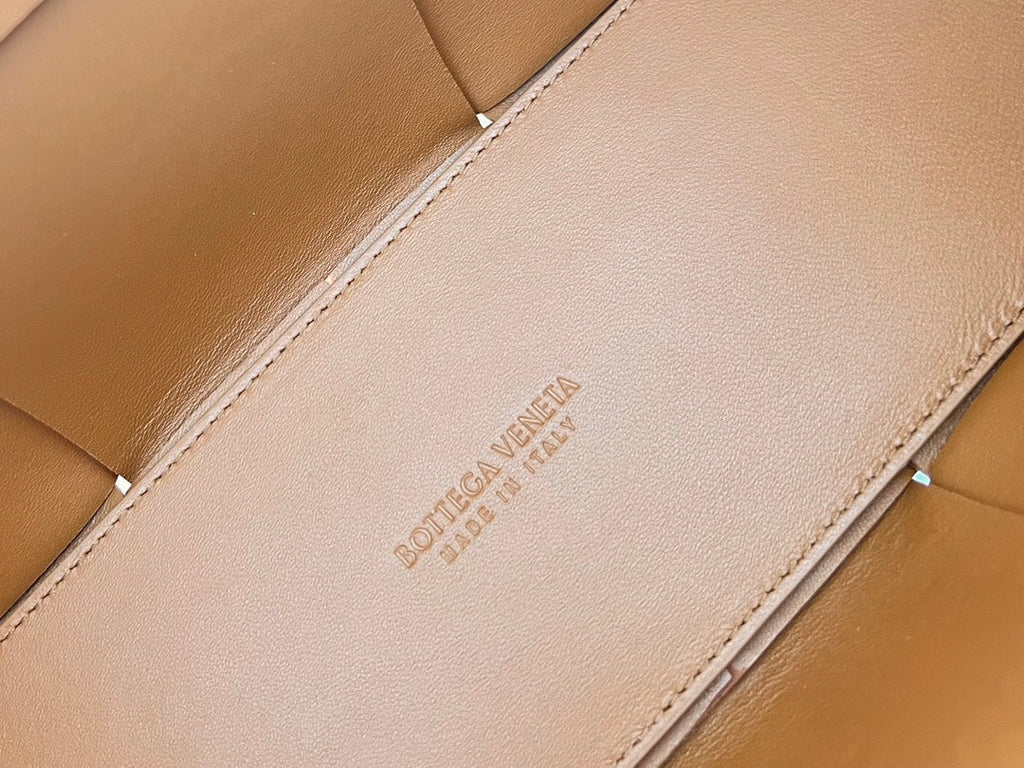 BOTTEGA VENETA SMALL ARCO TOTE 30 IN TULIP TREE YELLOW LAMBSKIN