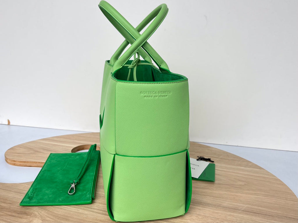 BOTTEGA VENETA ARCO TOTE 36 IN MANTIS GREEN CALFSKIN