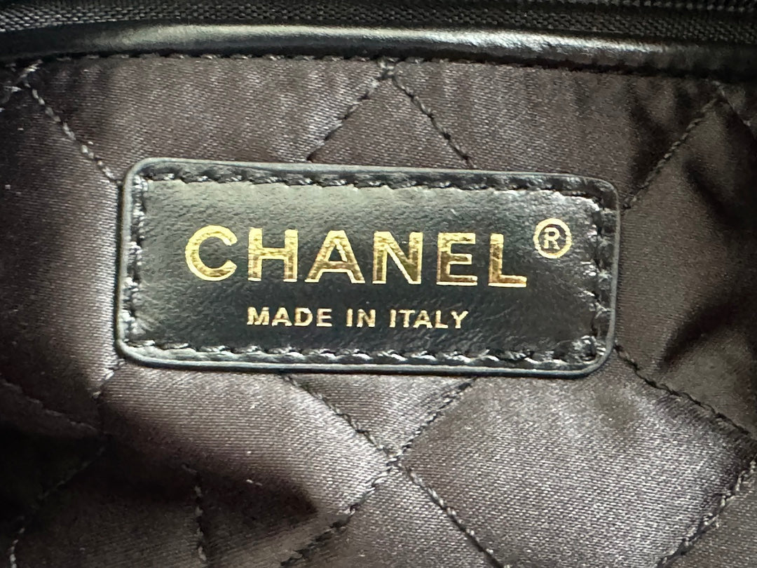 CHANEL LARGE 42 HANDBAG IN BLACK SHINY CALFSKIN GOLD HARDWARE