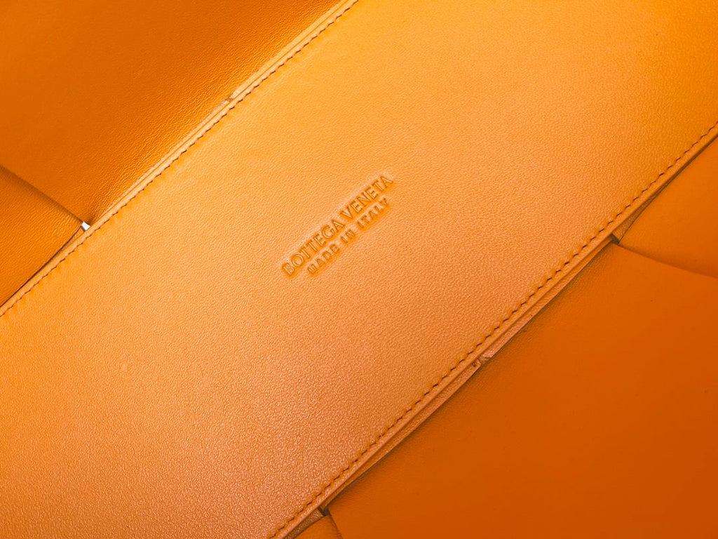BOTTEGA VENETA ARCO TOTE 36 IN CHENIN YELLOW CALFSKIN