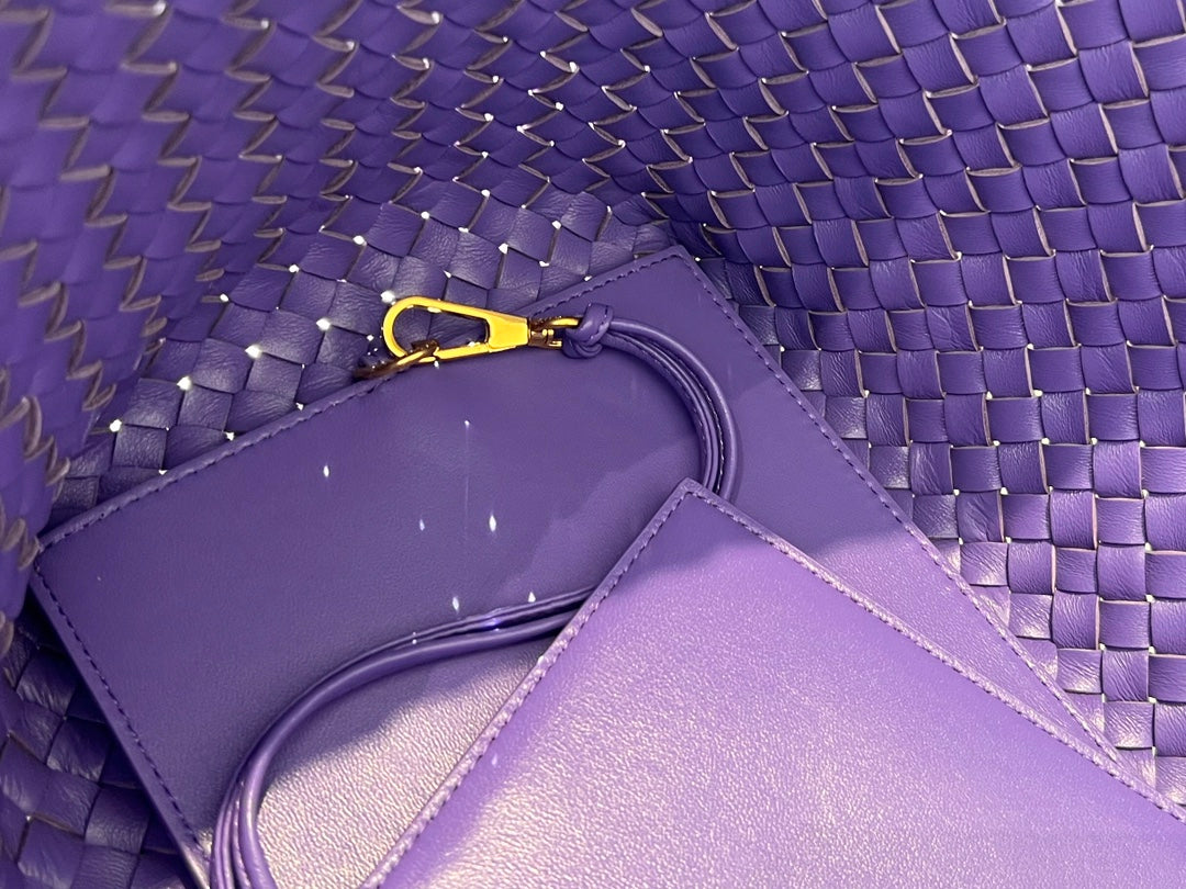 BOTTEGA VENETA LARGE CABAT 51 IN MAUVE PURPLE LAMBSKIN