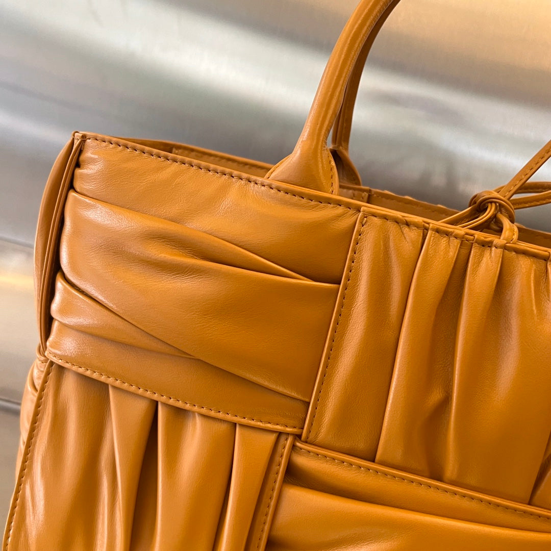 BOTTEGA VENETA SMALL ARCO TOTE 30 IN PIZAZZ ORANGE SOFT LAMBSKIN