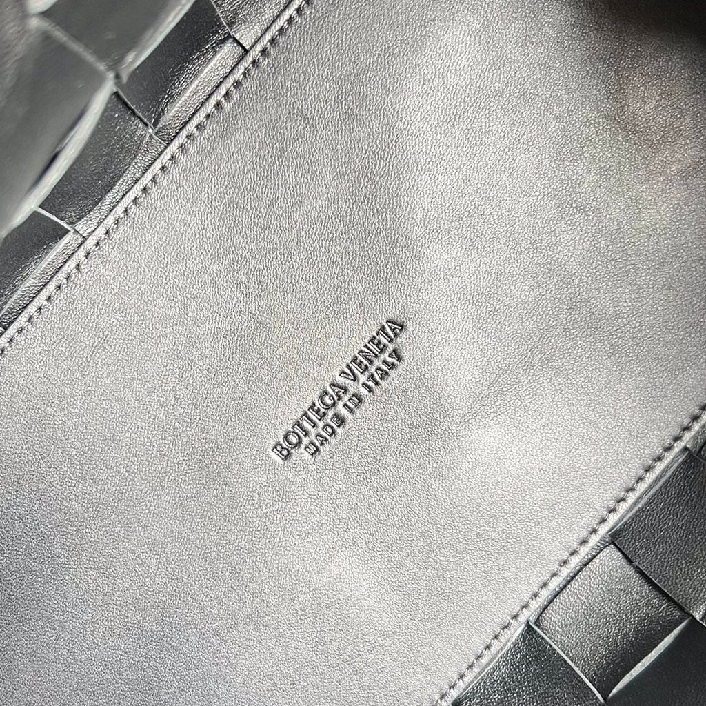 BOTTEGA VENETA MEDIUM 28 CASSETTE BLACK LAMBSKIN