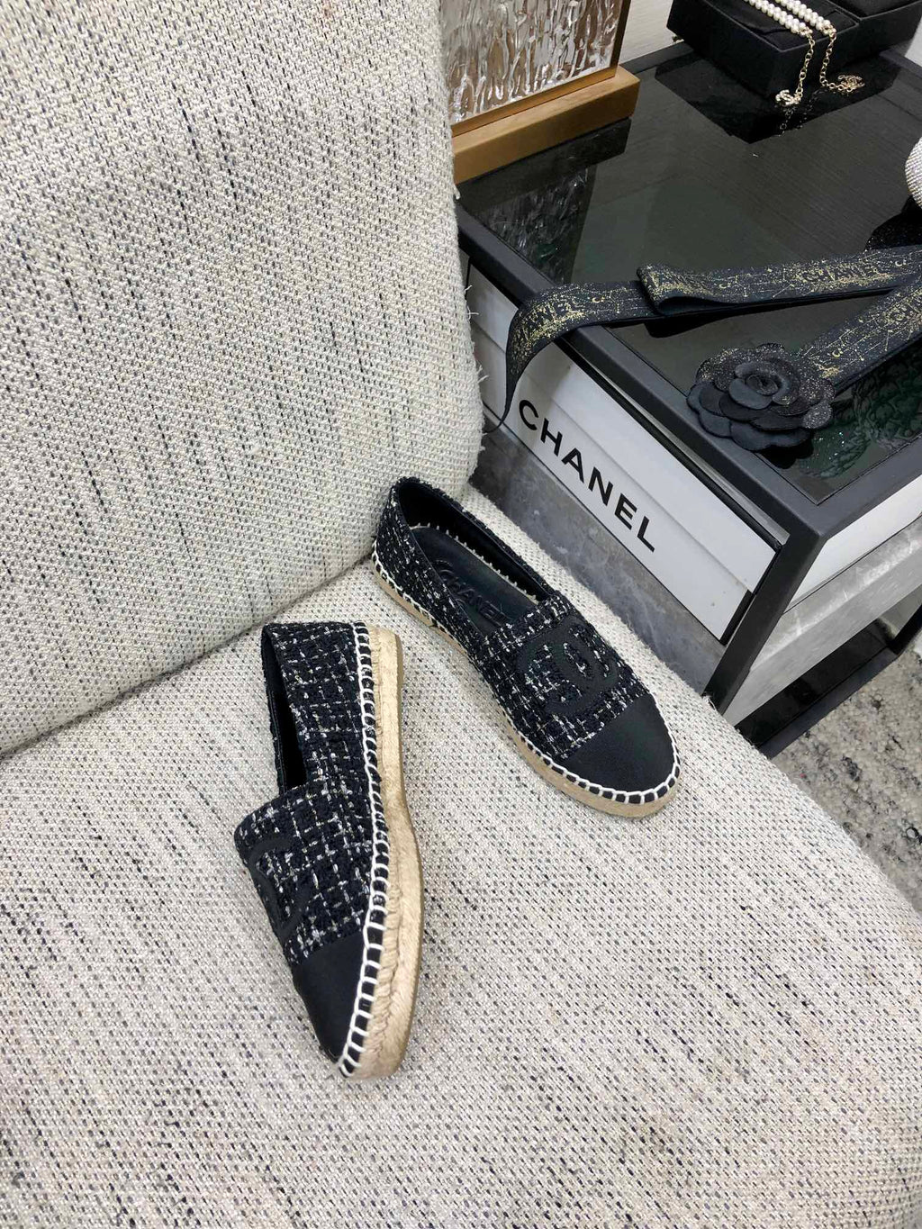 CHANEL LOAFER IN BLACK MIX WHITE WOOL TWEED