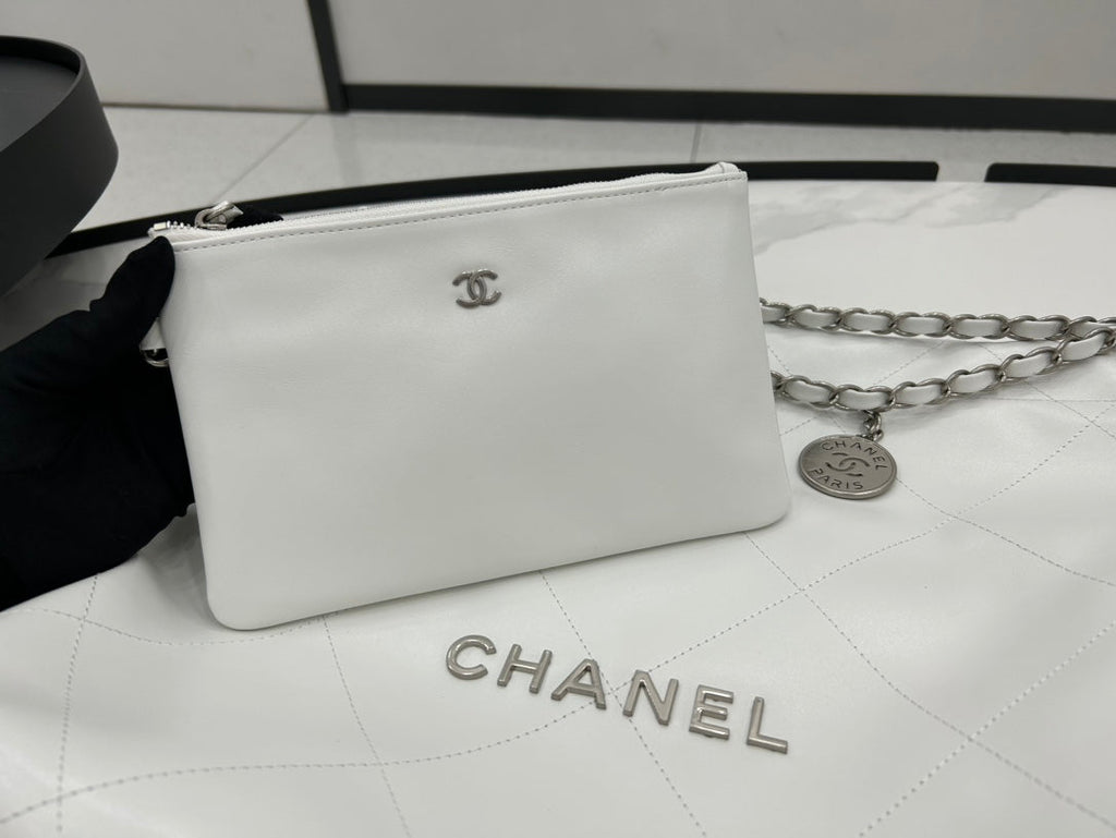 CHANEL LARGE 42 HANDBAG IN WHITE CALFSKIN SILVER HARDWARE