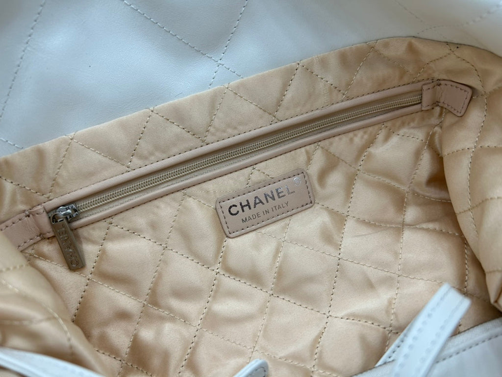 CHANEL LARGE 42 HANDBAG IN WHITE CALFSKIN SILVER HARDWARE