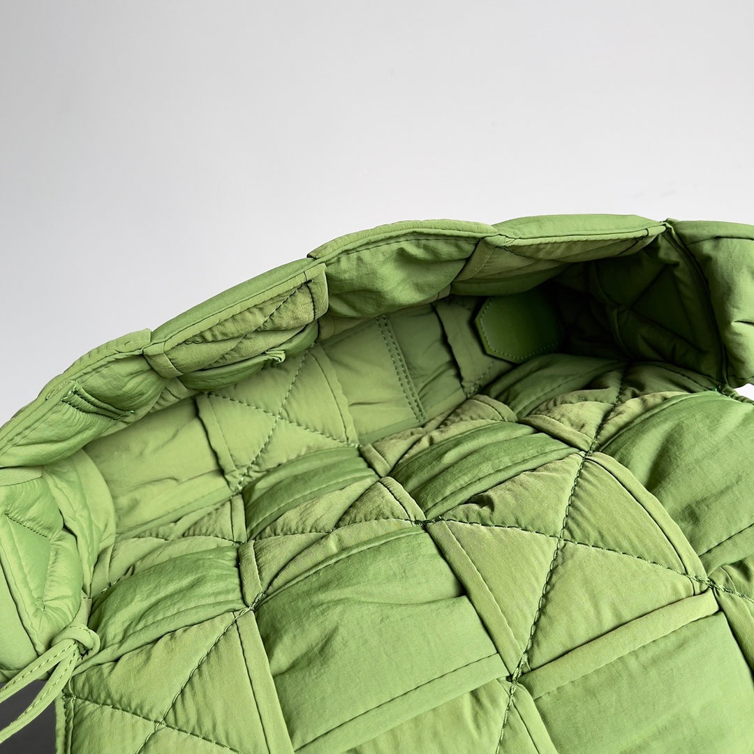 BOTTEGA VENETA CASSETTE 32 BAG IN GREEN FERN POLYAMIDE
