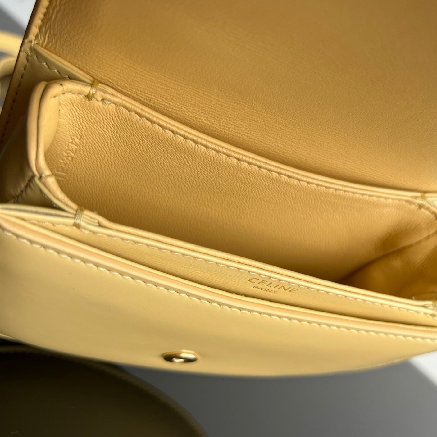 CELINE TRIOMPHE SHINY CALFSKIN HANDBAG 18 YELLOW PASTEL