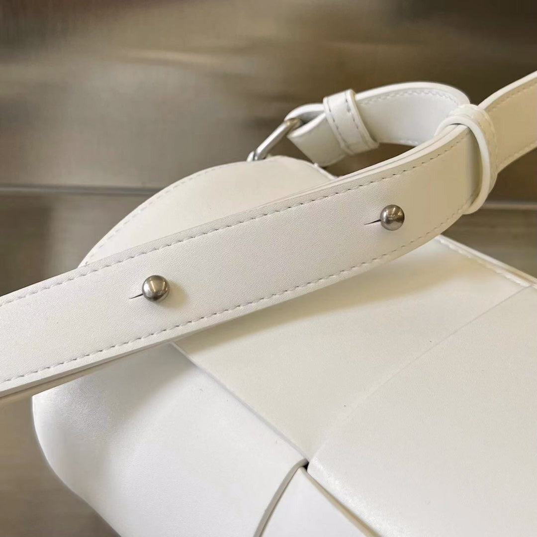 BOTTEGA VENETA CYLINDER CASSETTE 30 IN WHITE CALFSKIN