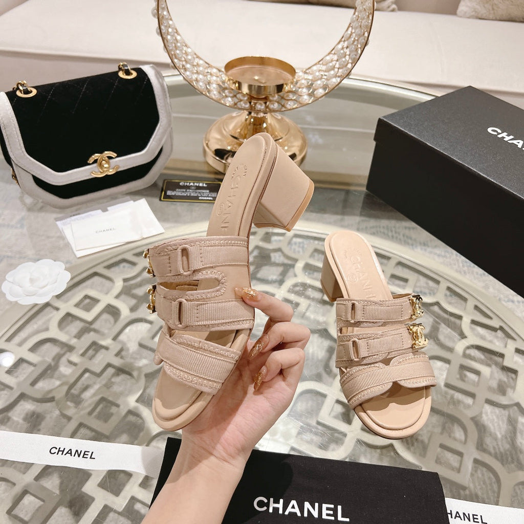 CHANEL Double C  Xiaoxiang Chain Fabric Head Chunky High Heel Cream Lambskin