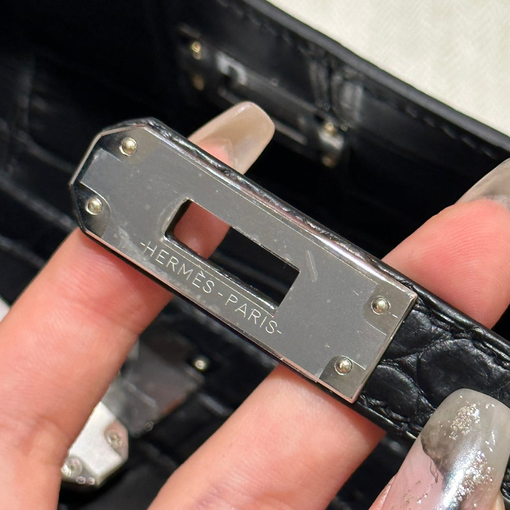 HERMES KELLY CUT 31 IN BLACK SHINY ALLIGATOR LEATHER WITH SILVER HARDWARE