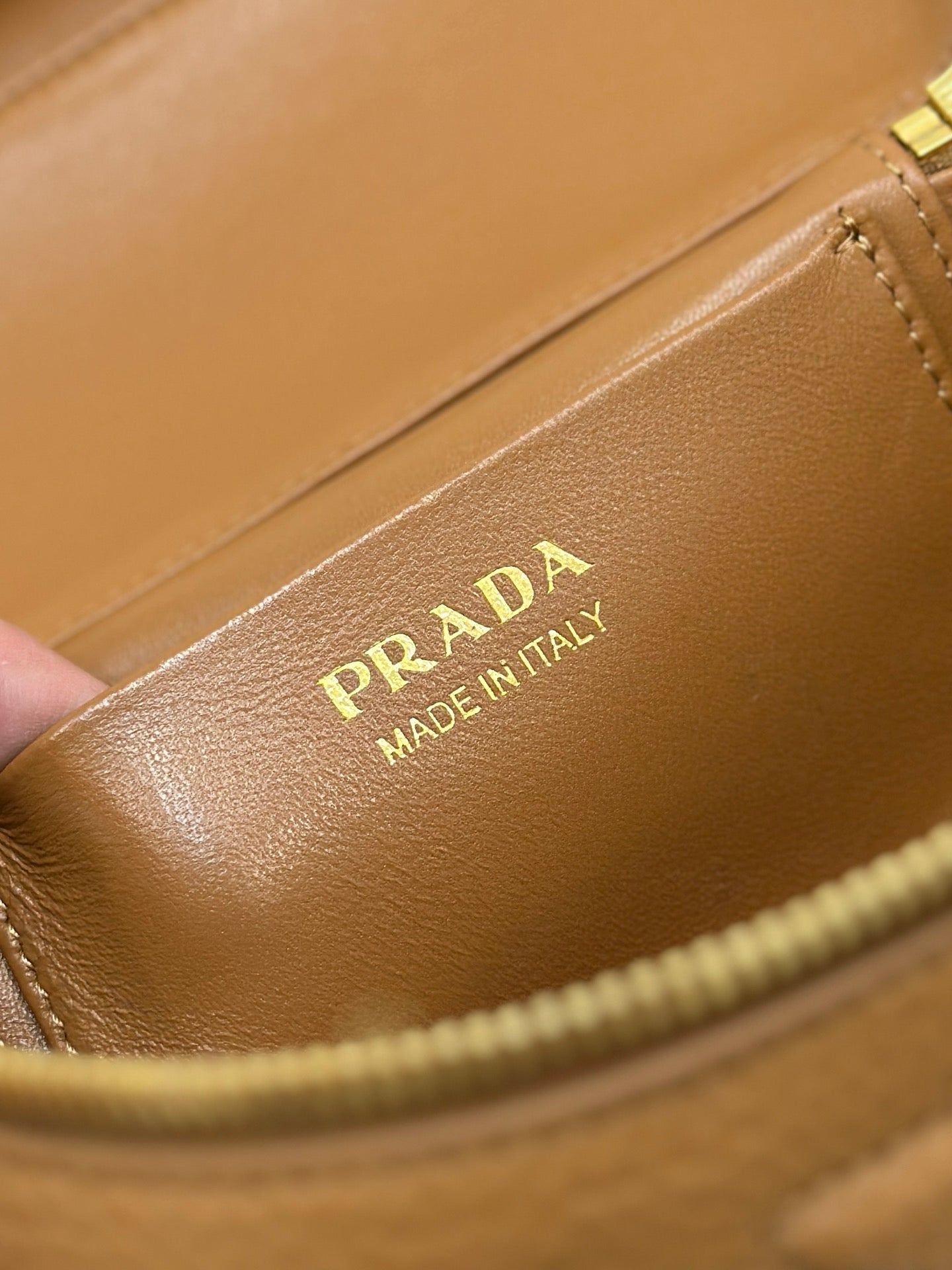 PRADA VANITY CASE 18 IN RUSSET BROWN GRAINED CALFSKIN GOLD HARDWARE