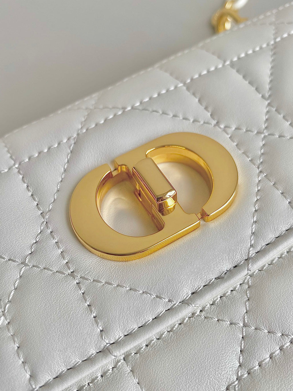 DIOR MINI CHAIN BAG 17 IN WHITE CALFSKIN