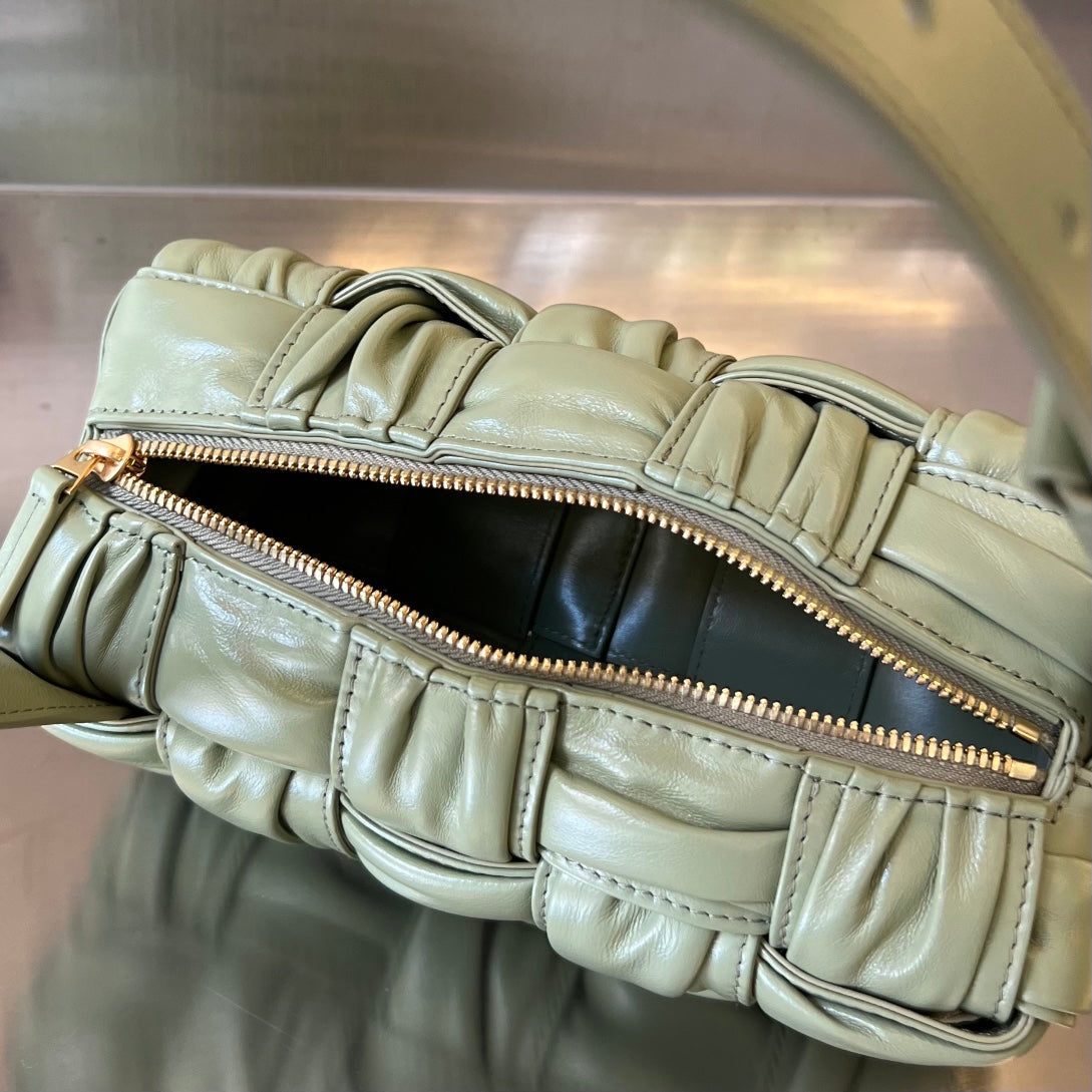 BOTTEGA VENETA SMALL BRICK CASSETTE 23 IN SWAMP GREEN SOFT LAMBSKIN
