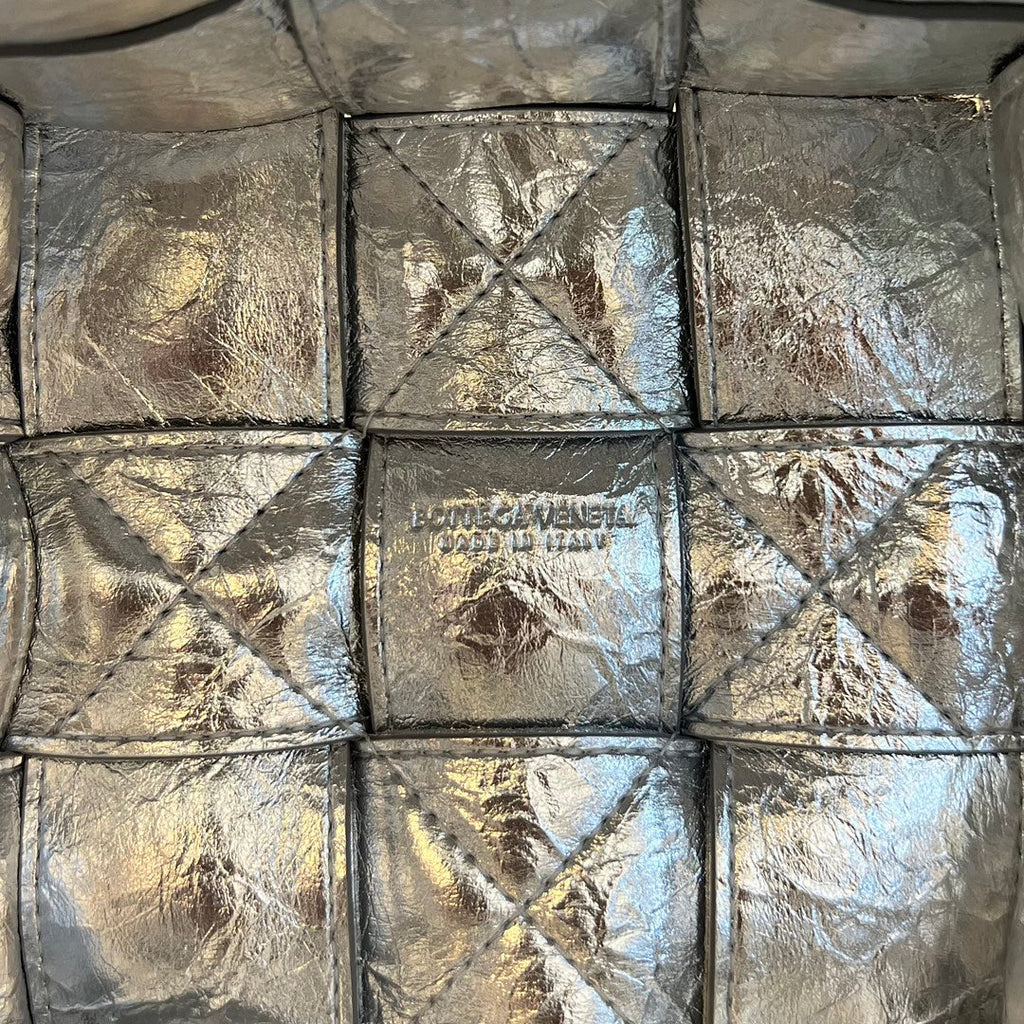 BOTTEGA VENETA SMALL CASSETTE BUCKET 18 IN SILVER METALLIC SOFT LAMBSKIN