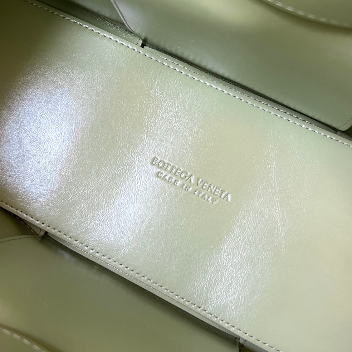 BOTTEGA VENETA SMALL ARCO TOTE 30 IN TRAVERTINE SOFT LAMBSKIN