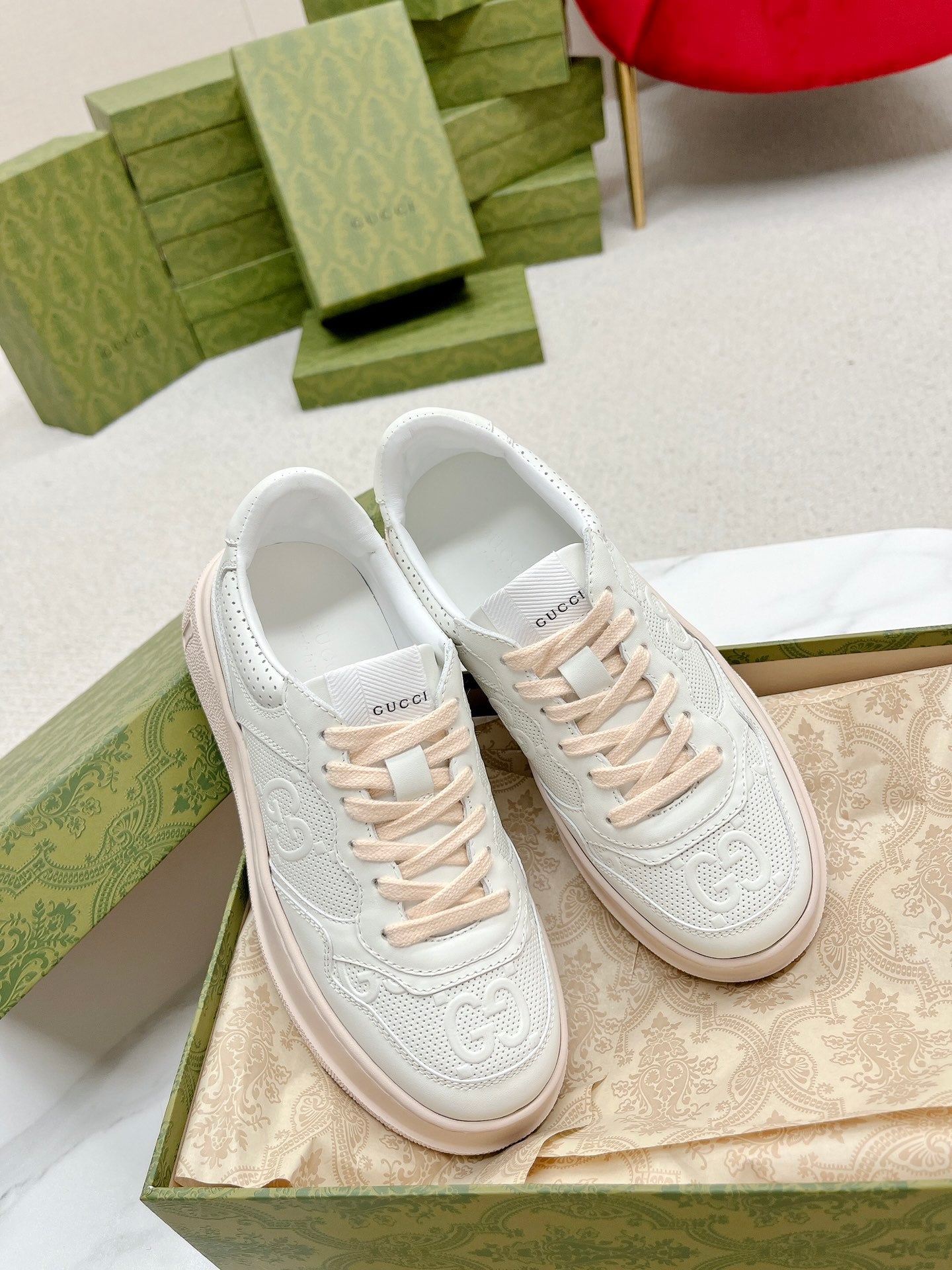 GUCCI EMBOSSED TRAINER WHITE AND PASTEL PINK CALFSKIN