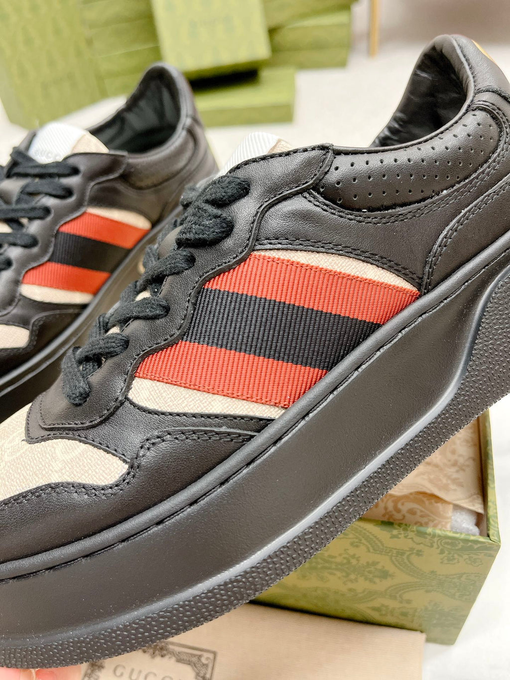 GUCCI TRAINER BLACK AND CREAM CALFSKIN
