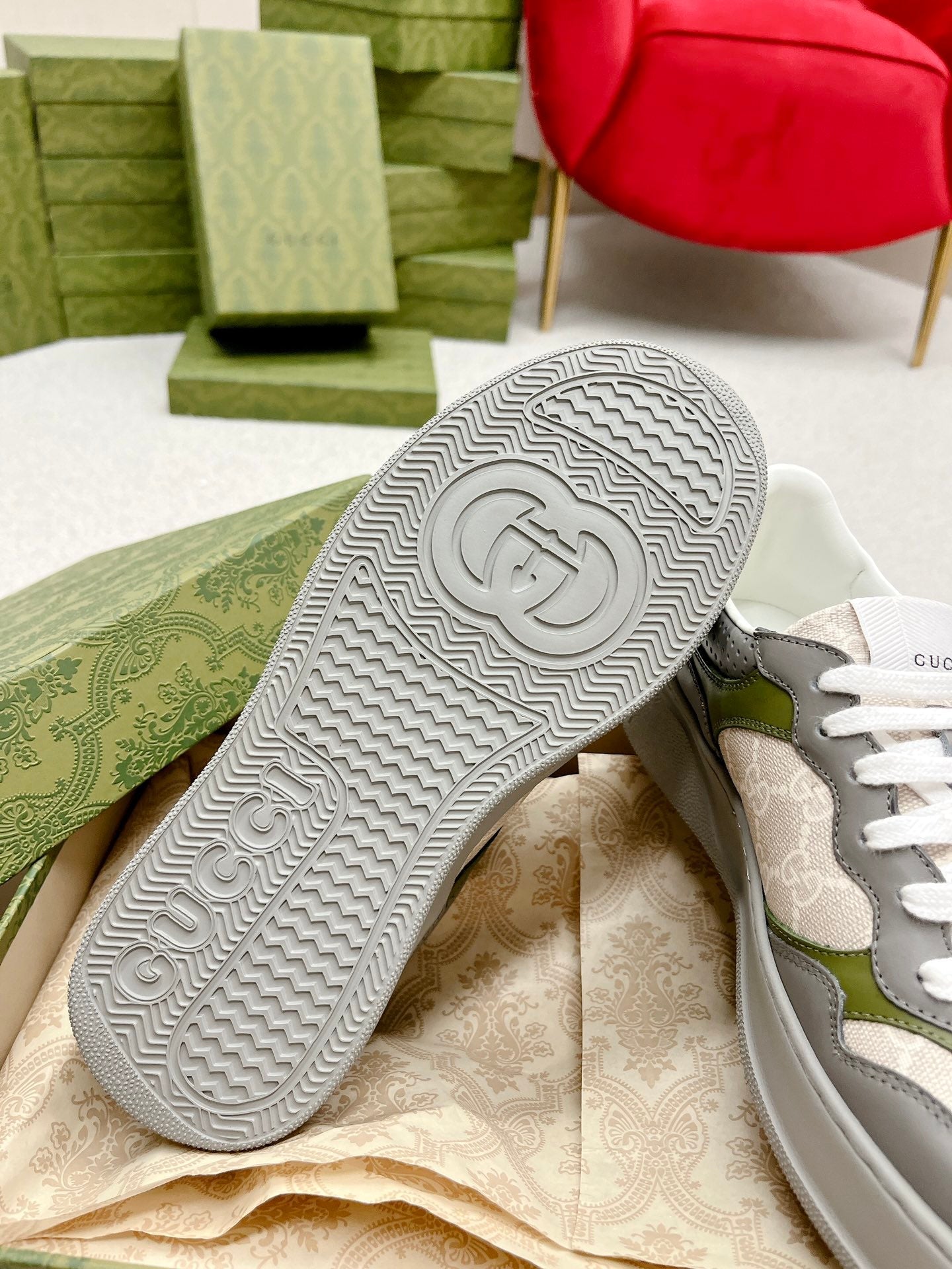 GUCCI TRAINER GRAY AND CREAMY WHITE CALFSKIN