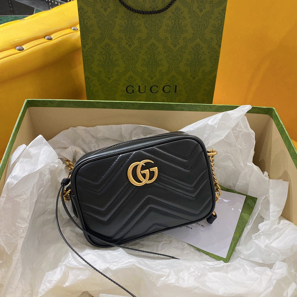 GUCCI MINI 18 MARMONT MATELASSÉ BLACK CALFSKIN WITH GOLDEN LOGO